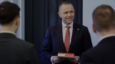 Polonya'da anayasa mahkemesi üyelerinin yemin etme süreci tartışma yarattı 4 Polonya da anayasa mahkemesi uyelerinin yemin etme sureci tartisma yaratti 54025