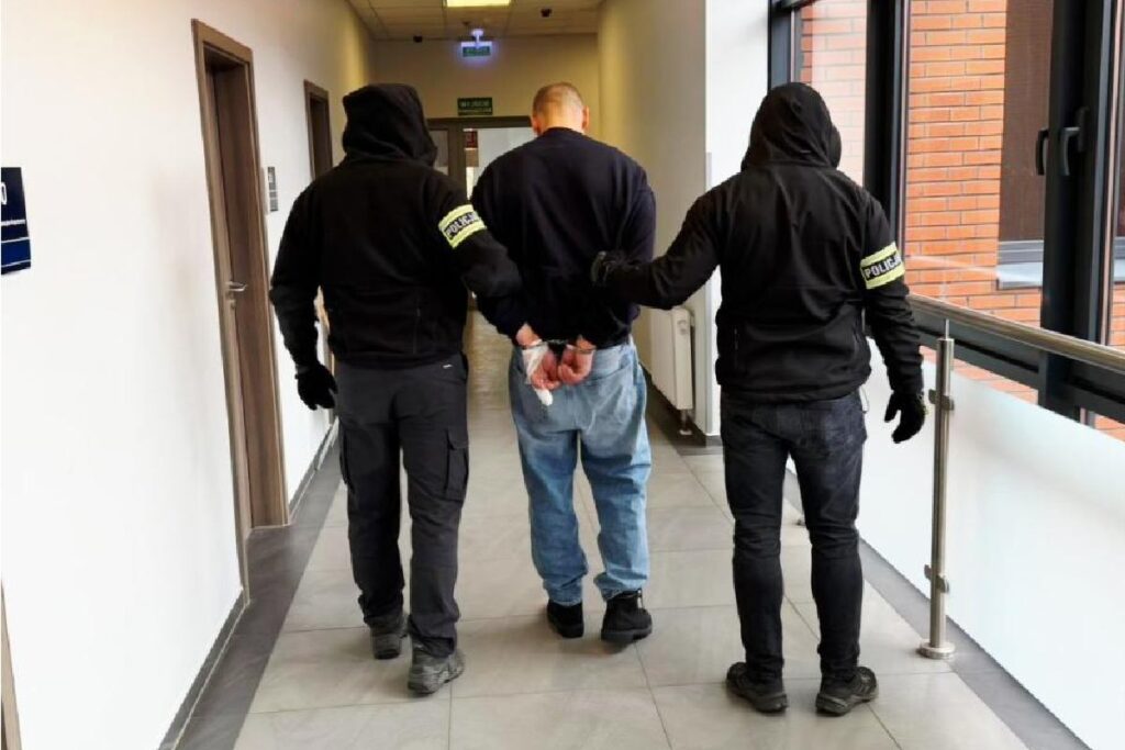 polonya da avrupa tutuklama emriyle cek vatandasi gozaltina alindi 57259