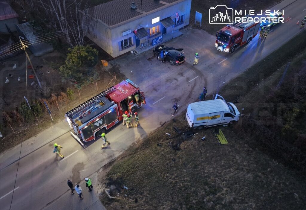 Polonya da bmw ile kurye araci carpisti yollar saatlerce kapali kaldi 52300