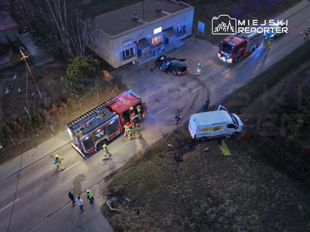 polonya da bmw ile kurye araci carpisti yollar saatlerce kapali kaldi 52300