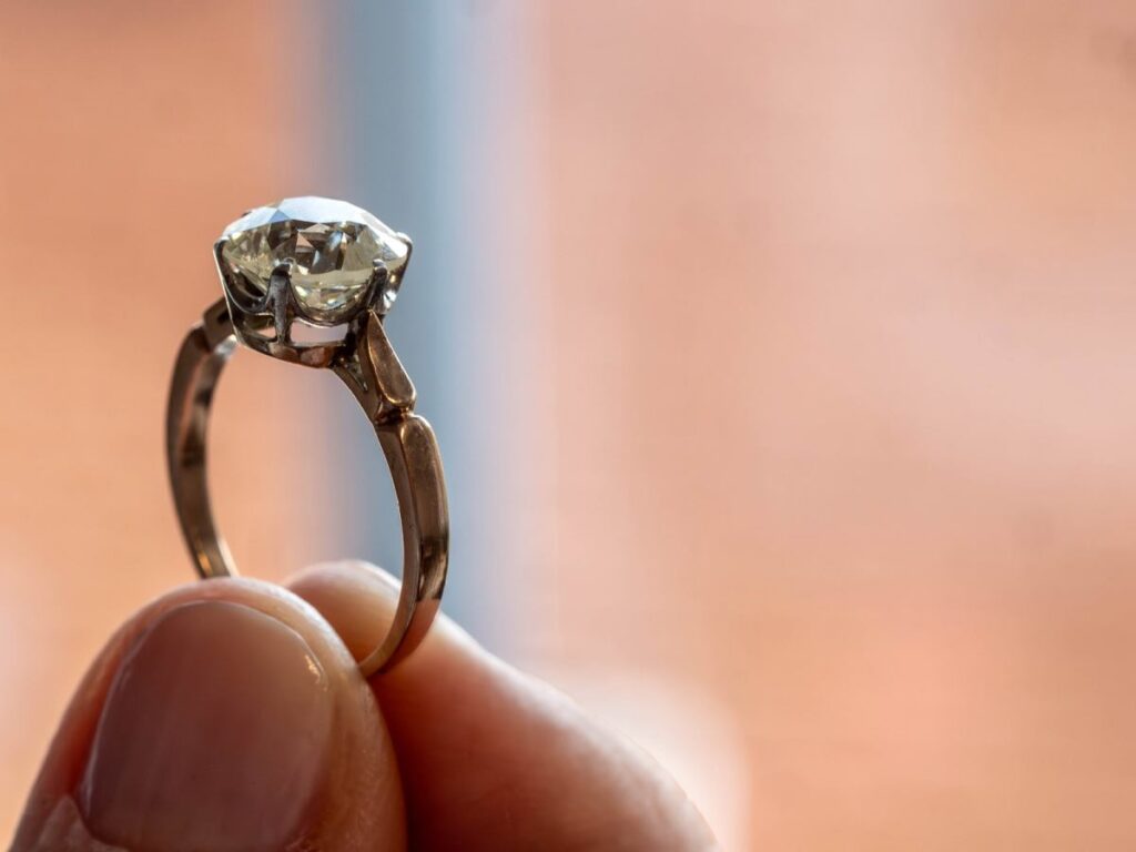 polonya da bulunan degerli mucevherler muzeye bagislanacak 53465