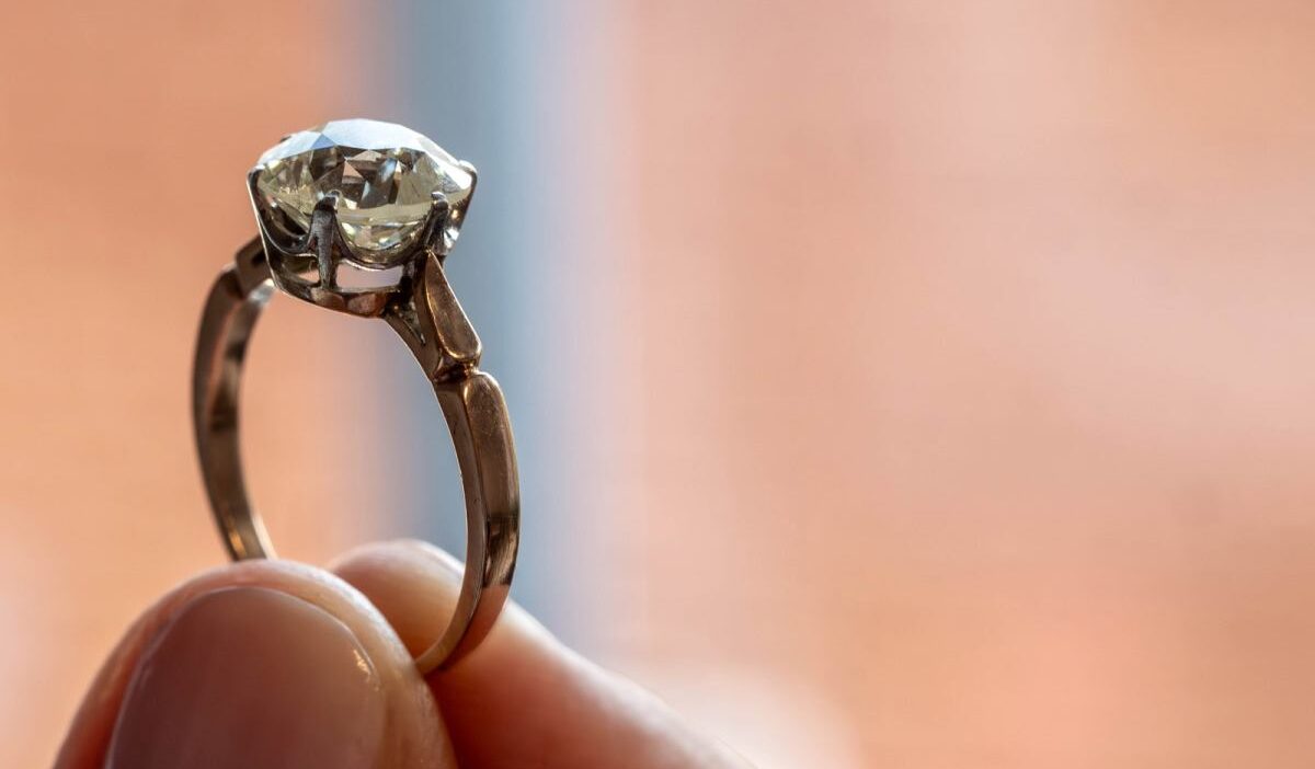 Polonya da bulunan degerli mucevherler muzeye bagislanacak 53465