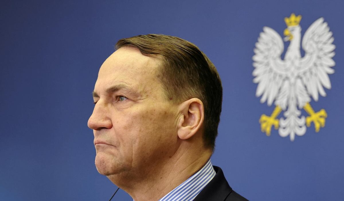 Polonya da buyukelci atamalari ve guvenlik yasasi gerginligi 50925