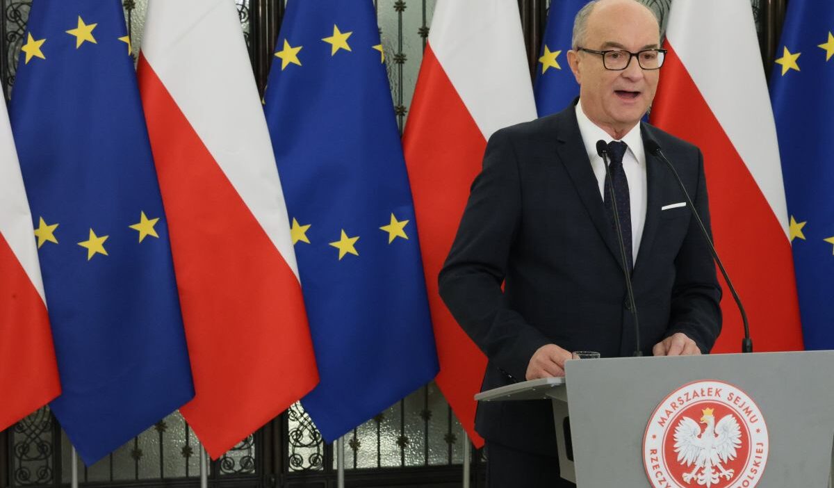 Polonya da ceza muhakemesi kanunu degisikligi tartismasi 55073