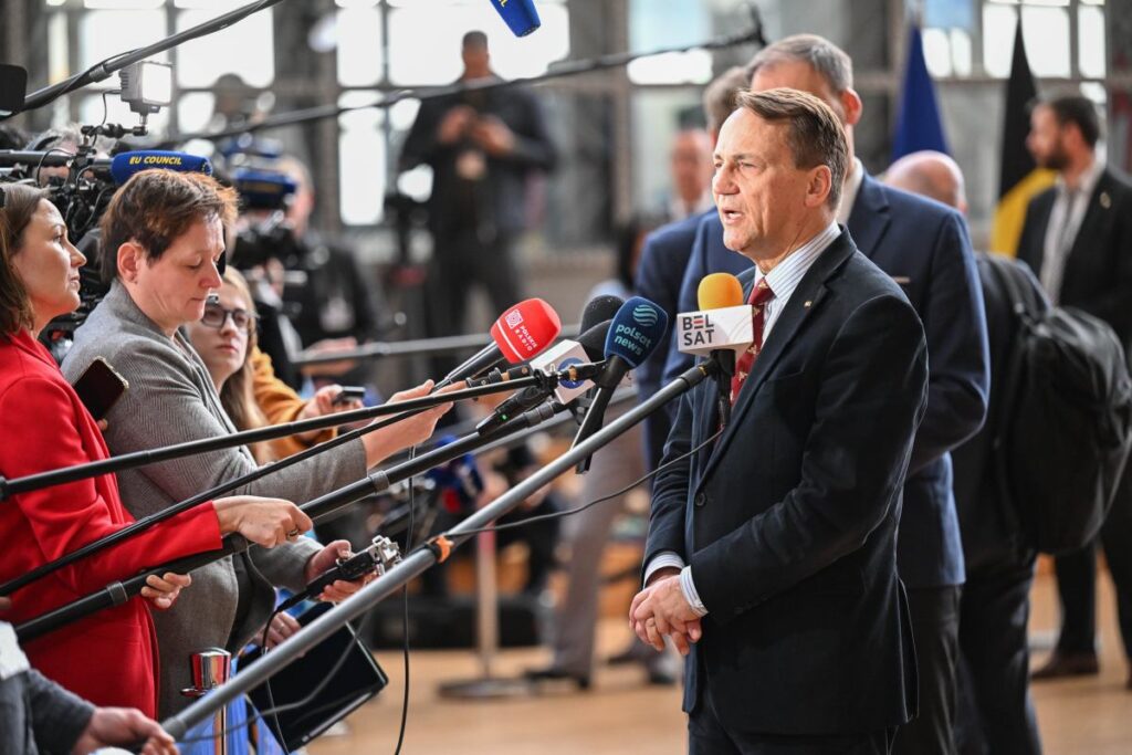 polonya da cumhurbaskani ve hukumet arasinda buyukelci atamalari krizi 52038