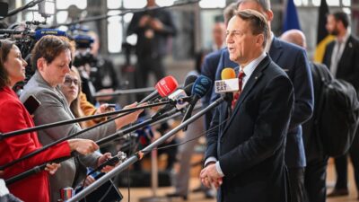 Polonya da cumhurbaskani ve hukumet arasinda buyukelci atamalari krizi 52038