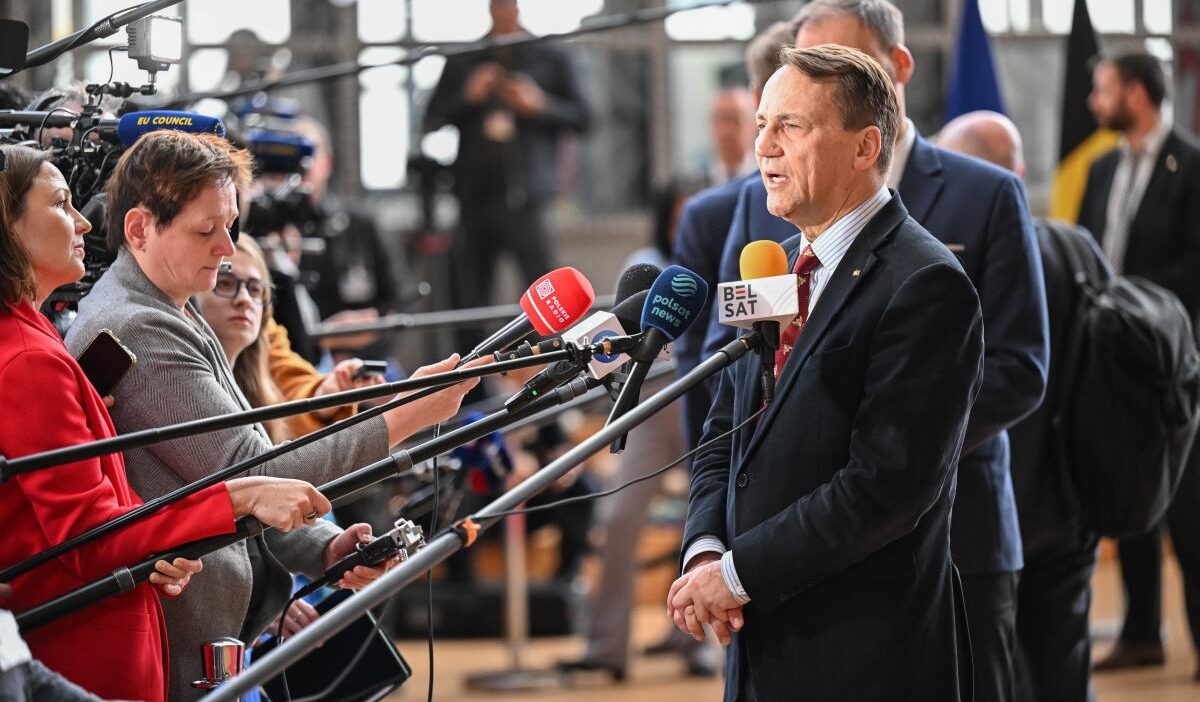 Polonya da cumhurbaskani ve hukumet arasinda buyukelci atamalari krizi 52175