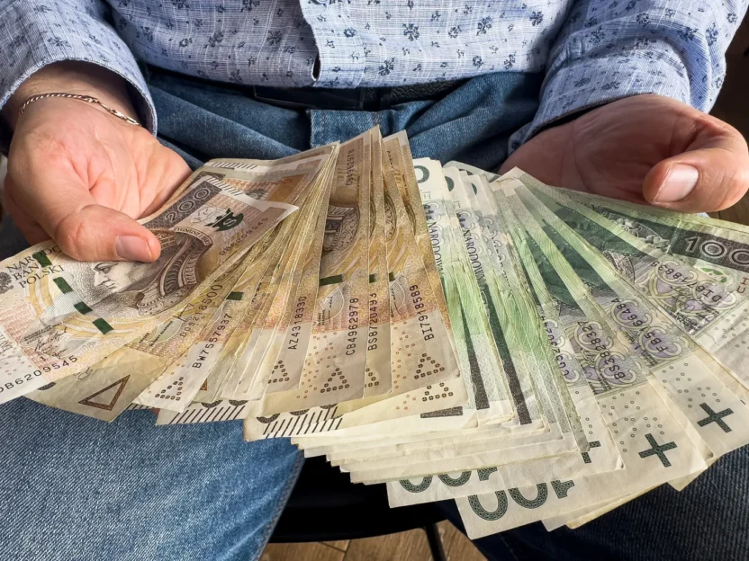 Polonya da emekli maaslari rekor seviyede 50 bin z ot asimi odemeler 56594