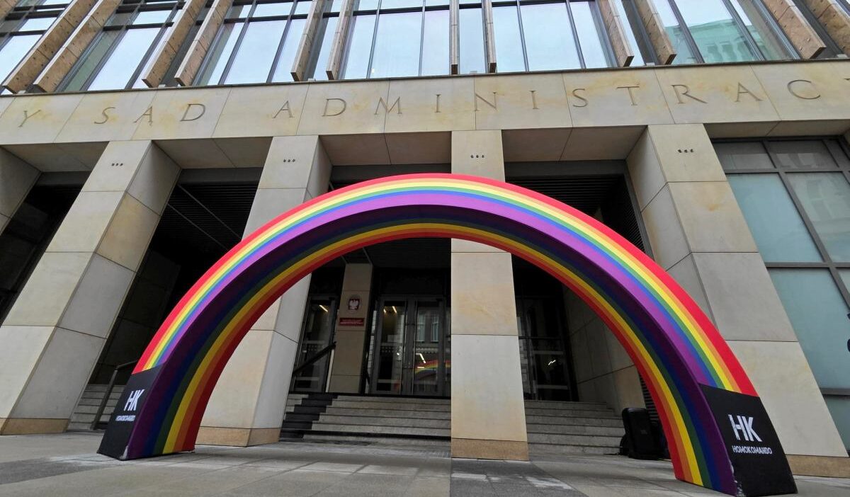 Polonya da escinsel evliliklerin taninmasi yasal sureci baslatti 53458