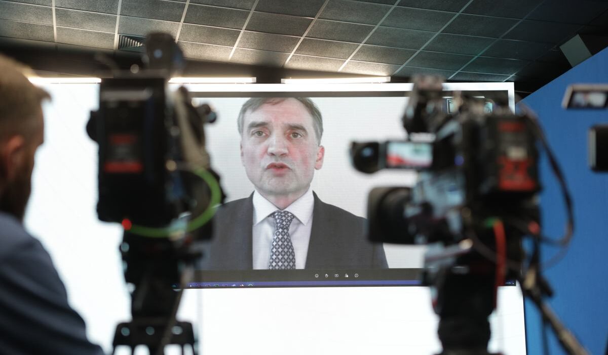 Polonya'da eski bakan ziobro'ya yönelik soruşturma ve hukuki süreçler 1 Polonya da eski bakan ziobro ya yonelik sorusturma ve hukuki surecler 56960