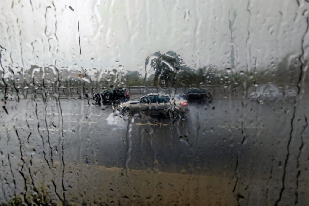 polonya da hava durumu kotulesiyor batida yagmur ve ruzgar uyarisi 55100