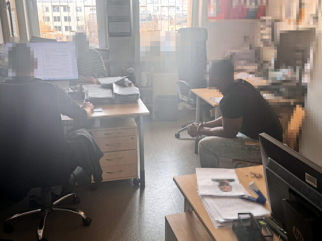 polonya da i ngiliz vatandasin yakalanmasi 16 aylik hapis cezasini kacma girisimi basarisiz oldu 55112