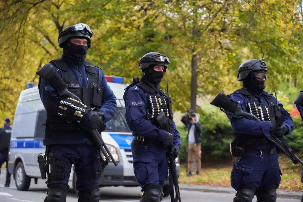 polonya da i stihbarat servislerinin denetimi artiriliyor 56105