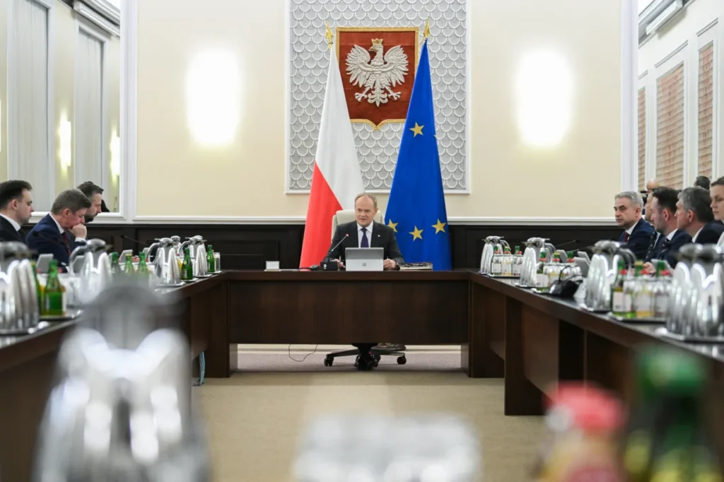 polonya da koalisyon hukumetinde yeniden yapilanma tartismalari tusk degisiklik planlarini yalanladi polska 2050 uyarilarda bulundu 53247