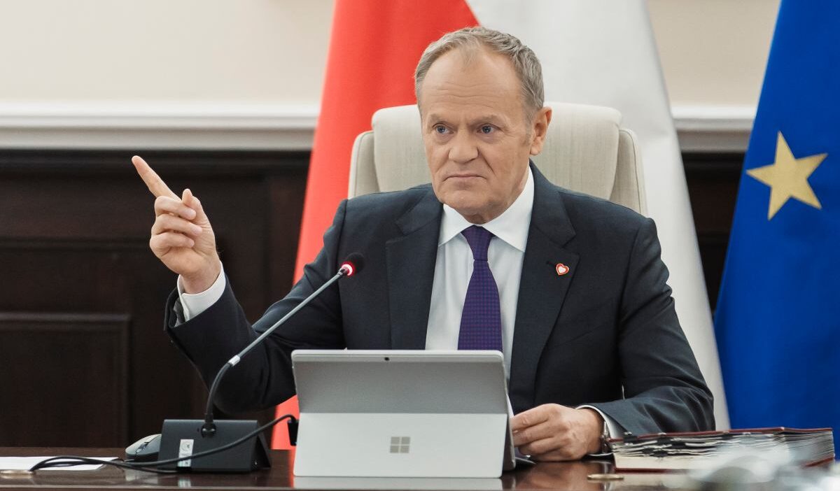 Polonya da koalisyon ortakligi nda secim tartismalari ve yonetim degisikligi arayislari 55013