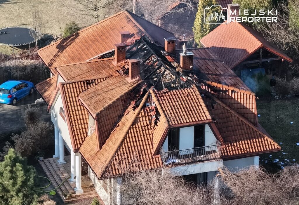 Polonya da konut yangini kajetany da cati kati alev alev yandi 51509