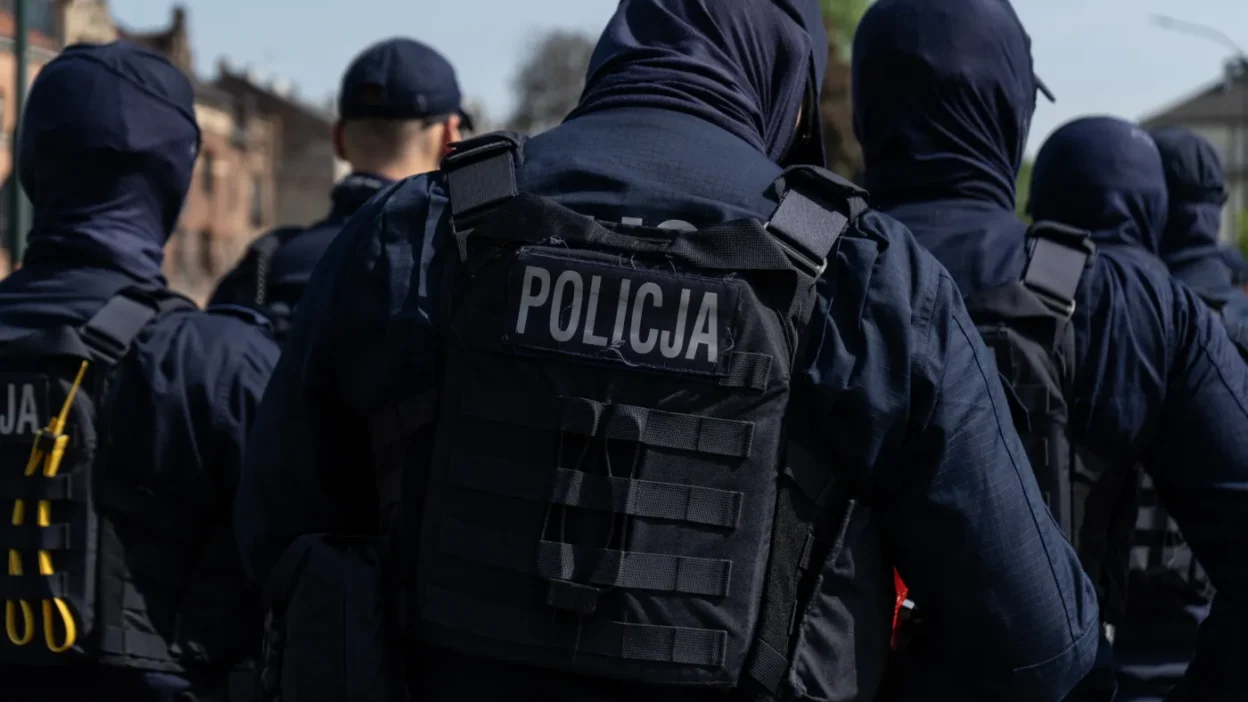 Polonya da okul ve kreslere bomba i hbarlari ulke genisinde alarm ve yuksek maliyet 52456