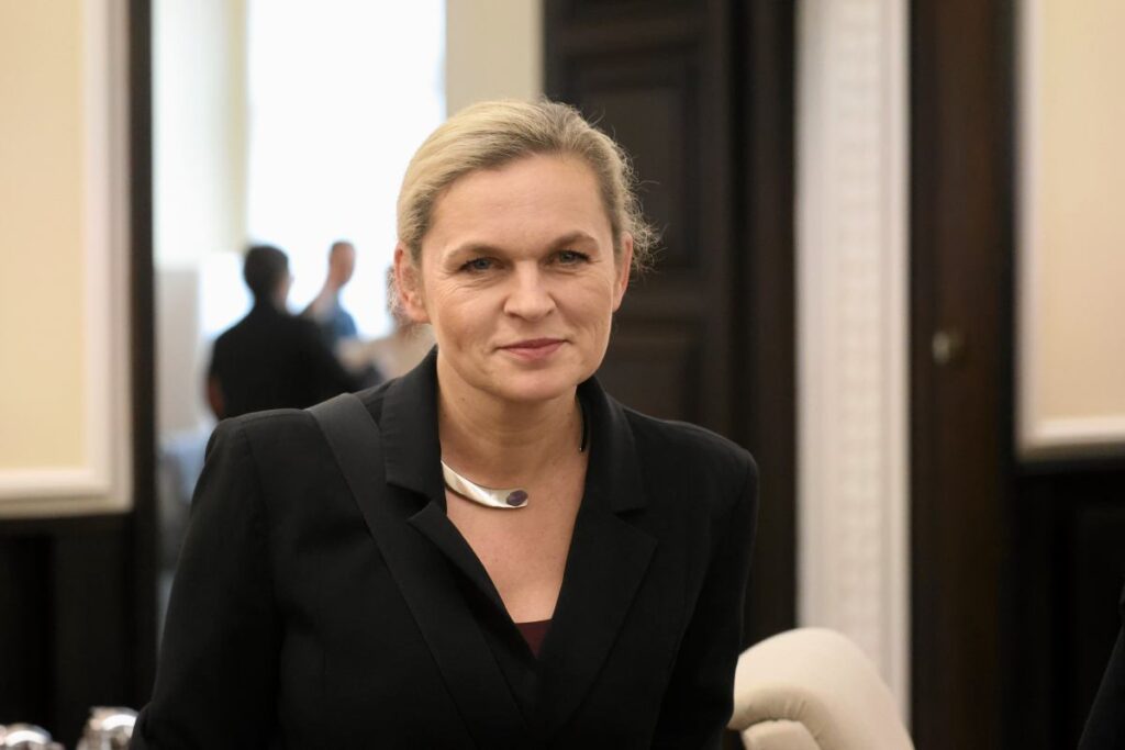 polonya da okullarda cep telefonu ve sosyal medya kullanimina kisitlama getiriliyor 52555