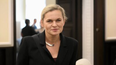 Polonya da okullarda cep telefonu ve sosyal medya kullanimina kisitlama getiriliyor 52555