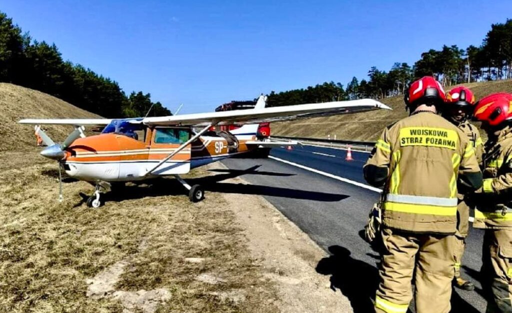 polonya da otobanda acil i nis yapan cessna 182 ucagi 54074