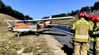 Polonya da otobanda acil i nis yapan cessna 182 ucagi 54074