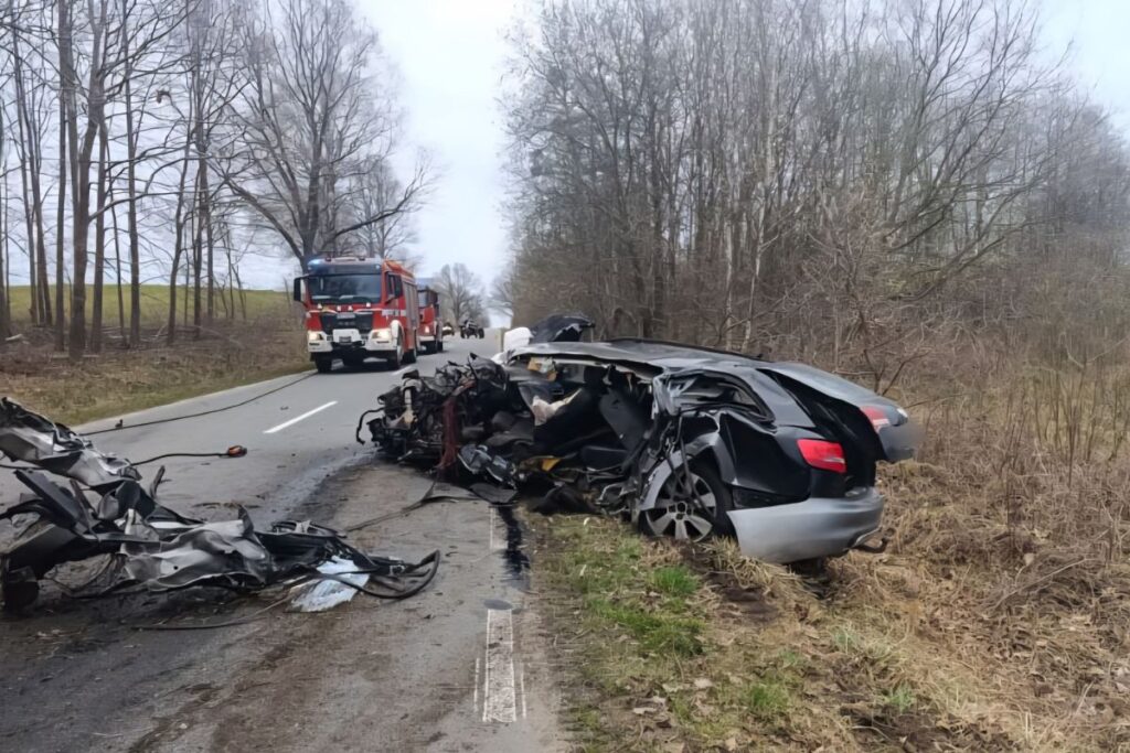 polonya da otomobil kazasinda 49 yasindaki surucu hayatini kaybetti 56709