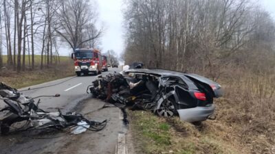 Polonya da otomobil kazasinda 49 yasindaki surucu hayatini kaybetti 56709