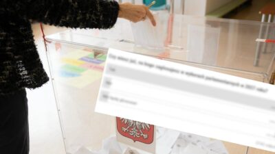 Polonya da parlamento secimlerine katilim anketi kararsizlik dusuk katilim yuksek 52712