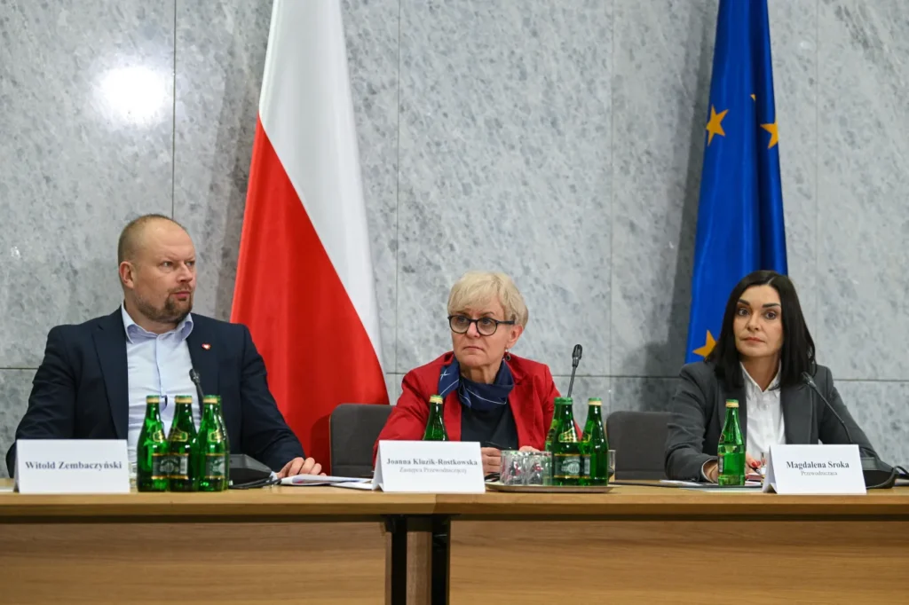 polonya da pegasus raporu sinirli erisimle yayinlanacak 52137