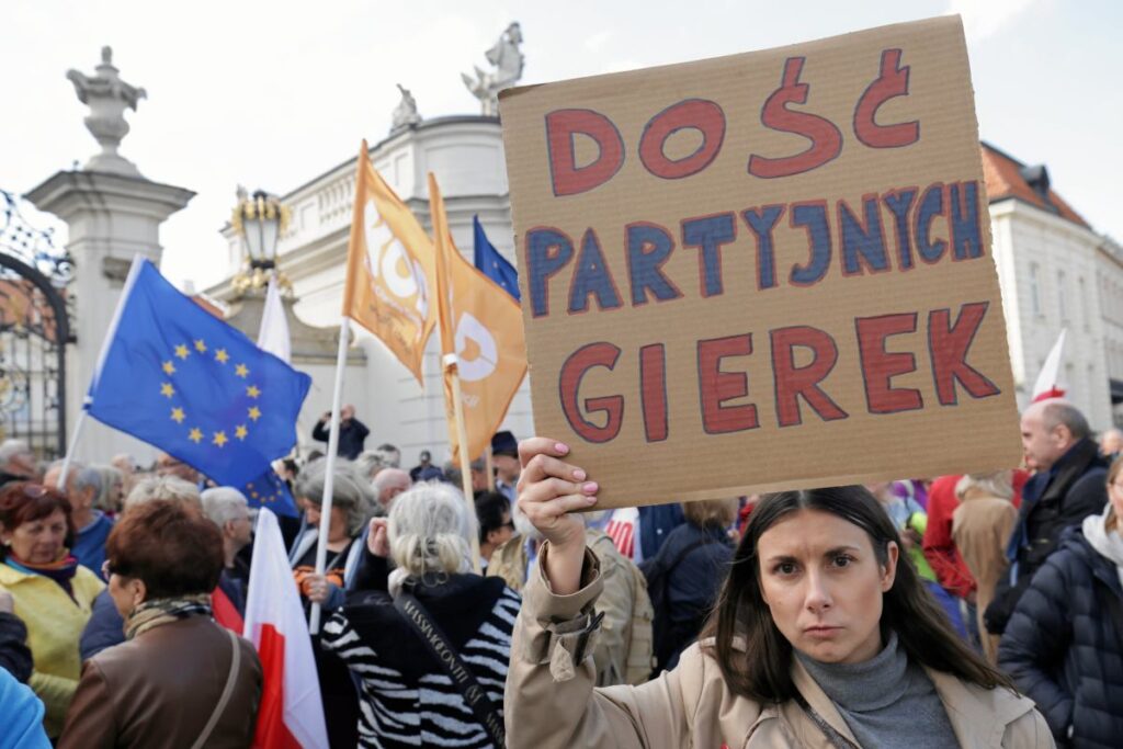 polonya da safe programi na destek azaliyor karsitlik artiyor 51636