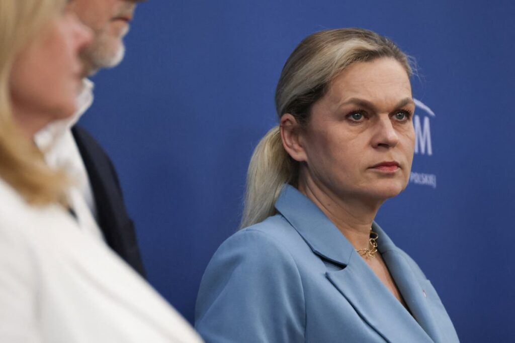 polonya da saglik egitimi ve okul yonetmelikleri uzerindeki tartismalar artiyor 53319