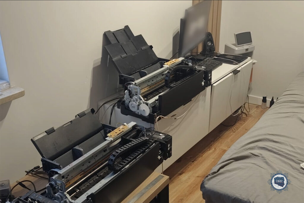 Polonya'da sahte para, uyuşturucu ve kara para aklama operasyonu: 7 kişi gözaltında 1 Polonya da sahte para uyusturucu ve kara para aklama operasyonu 7 kisi gozaltinda 55271