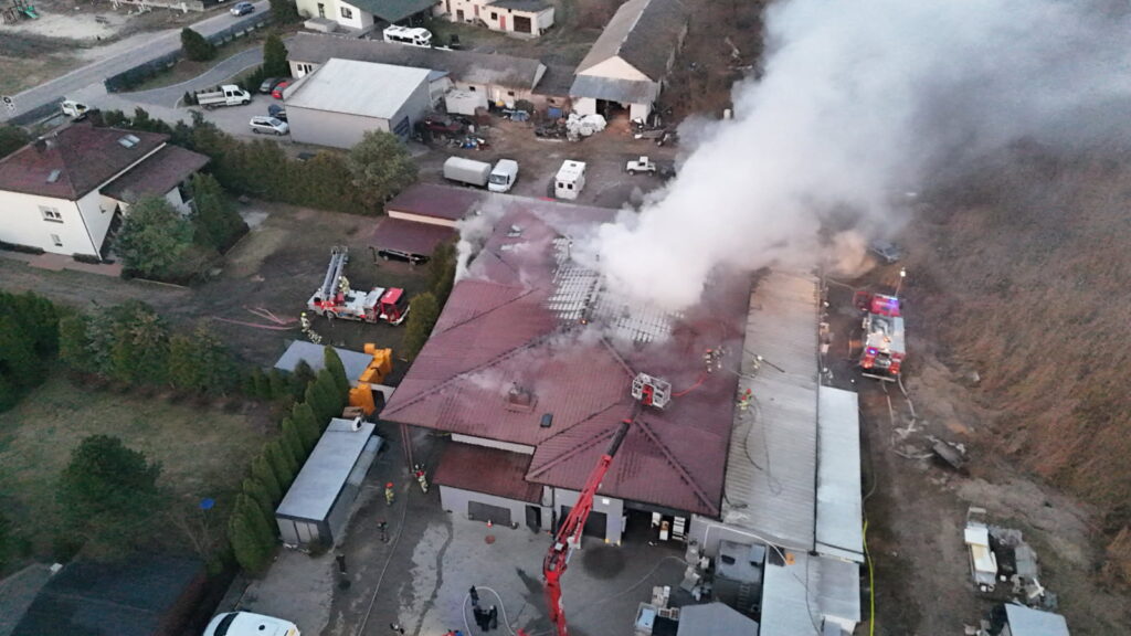 Polonya da sekerleme fabrikasinda yangin 11 i tfaiye ekibi mudahale etti 54781