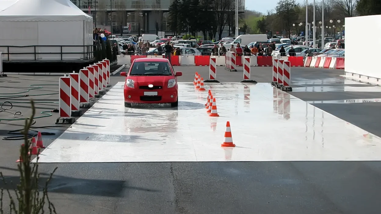 Polonya da surus ehliyeti sinavlarinda degisiklik manevra alani kalkiyor soru sayisi azaliyor 56905