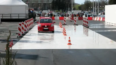 Polonya da surus ehliyeti sinavlarinda degisiklik manevra alani kalkiyor soru sayisi azaliyor 56905