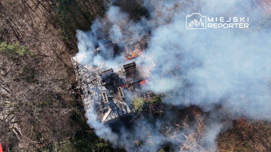 Polonya da terk edilmis bir binada yangin bir ceset bulundu 54113