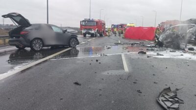 Polonya da ters yonde giden arac zincirleme kazaya neden oldu 1 olu 56010