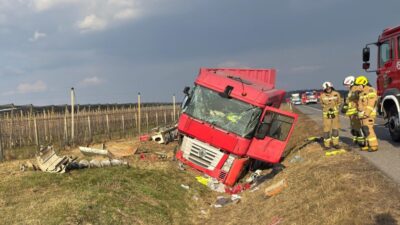 Polonya da tir kazasi surucu hayatini kaybetti yolcu agir yaralandi 53367