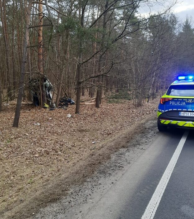 Polonya'da trafik kazasında genç şoför hayatını kaybetti 1 Polonya da trafik kazasinda genc sofor hayatini kaybetti 54292