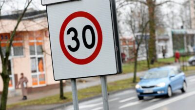 Polonya da trafik kurallari ve hiz sinirlari tartismasi 52956