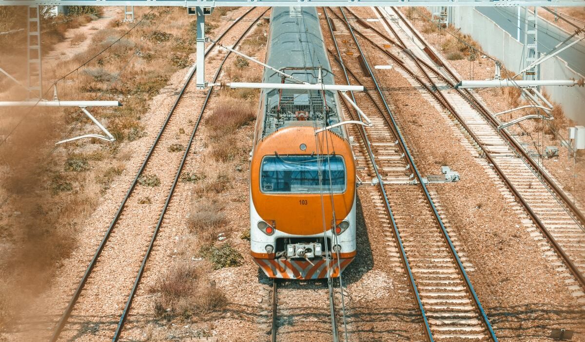 Polonya'da tren i̇stasyonunda şüpheli valiz alarmı 1 Polonya da tren i stasyonunda supheli valiz alarmi 56402