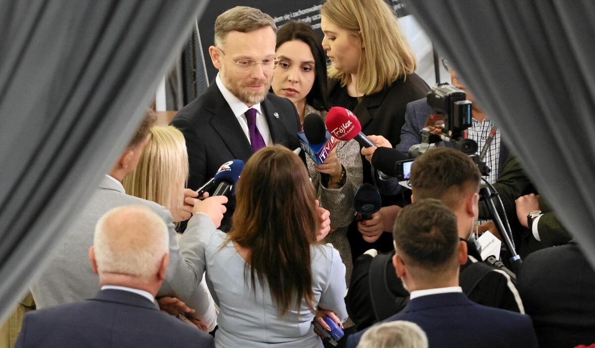 Polonya'da yakıt fiyatlarını düşürme paketi yasalaştı 1 Polonya da yakit fiyatlarini dusurme paketi yasalasti 56079