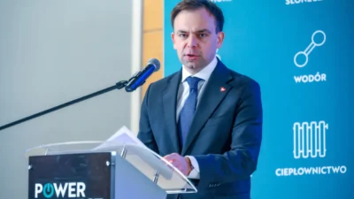 Polonya da yakit vergisi i ndirimi ve enerji sirketleri uzerindeki olasi vergi uygulamalari degerlendiriliyor 55507