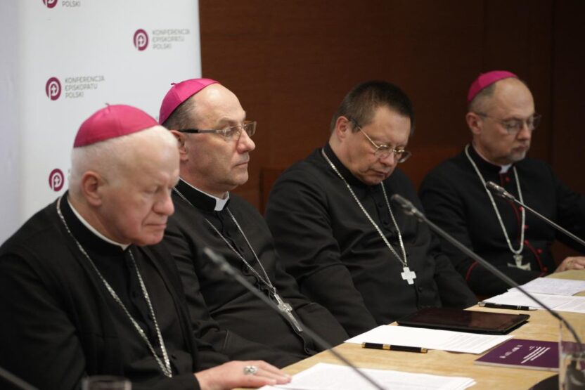 Polonya episkopasi cocuklarin cinsel somuru i ncelenecek bagimsiz komisyon kurdu 51255
