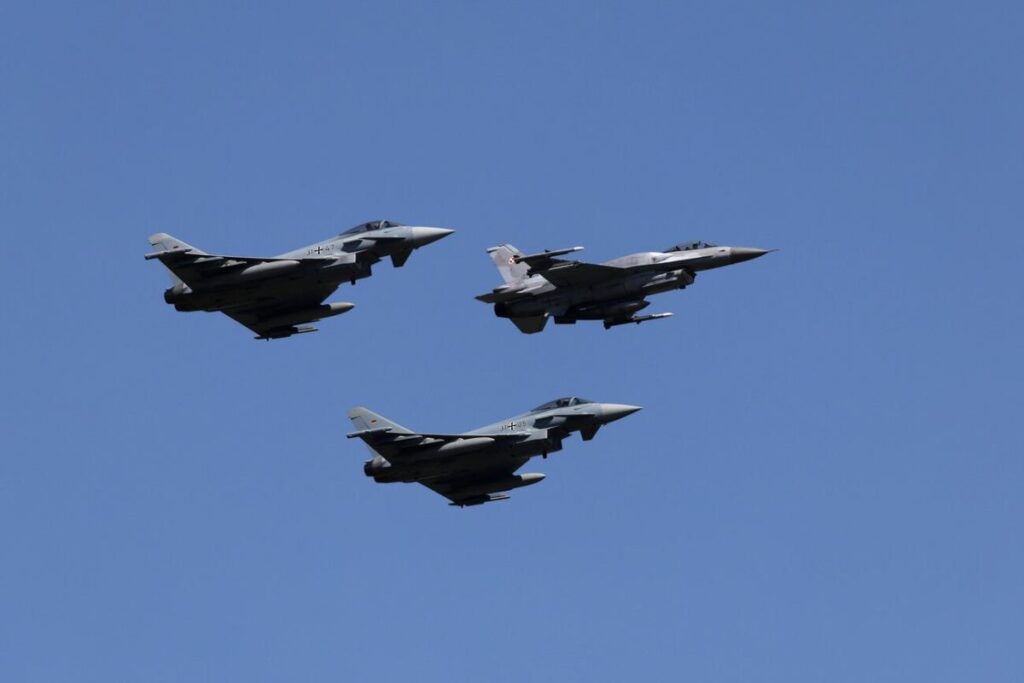 polonya hava savunma sistemlerini ve savas ucaklarini seferber etti 54601