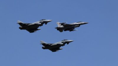 Polonya hava savunma sistemlerini ve savas ucaklarini seferber etti 54601