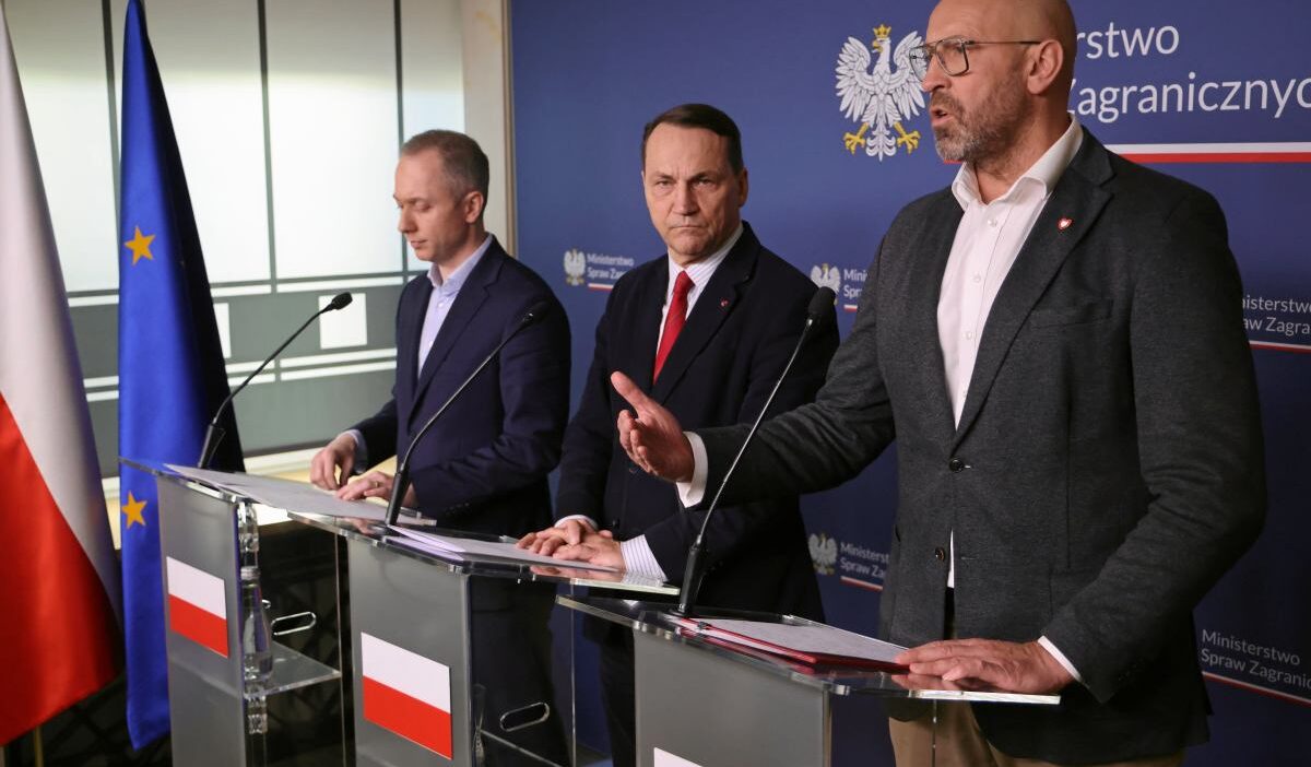 Polonya orta dogu dan vatandaslarini tahliye etmek icin askeri ucaklari kullanmaya karar verdi 50900