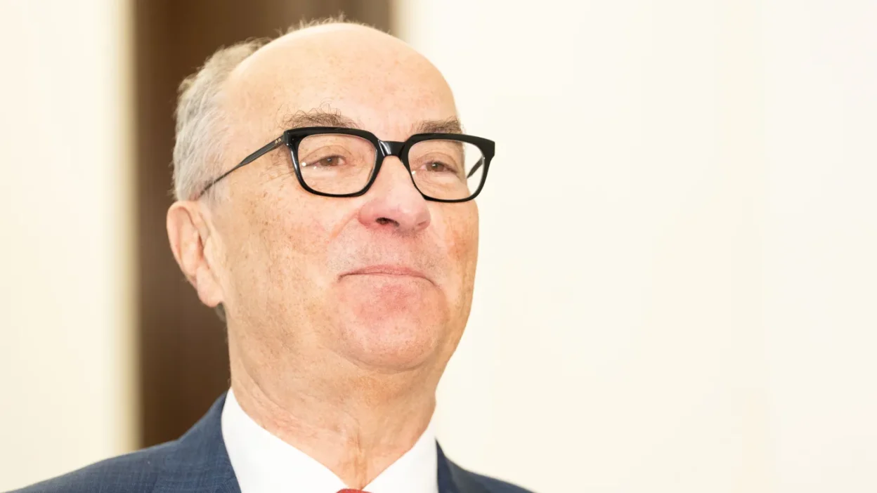 Polonya parlamento baskani czarzasty guvenlik raporu temiz cikti cumhurbaskani ozur dilemeli 52852