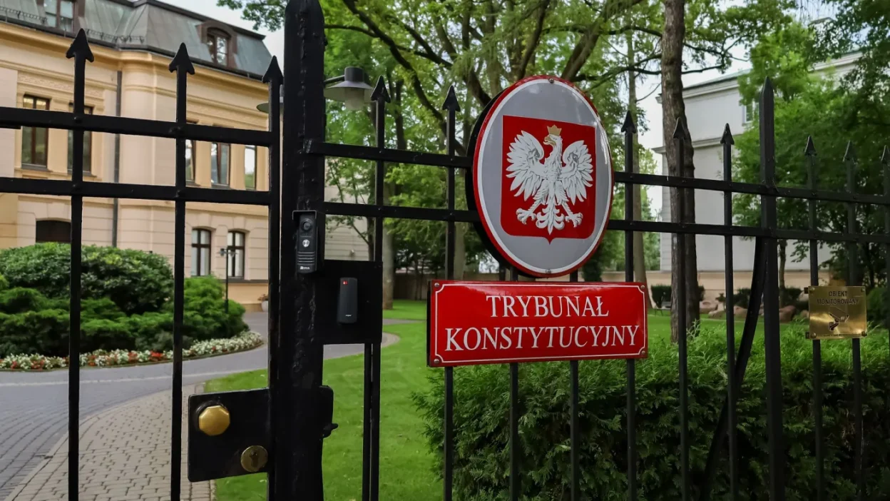 Polonya parlamentosu anayasa mahkemesi hakimleri secti cumhurbaskanligi i tiraz etti 52768
