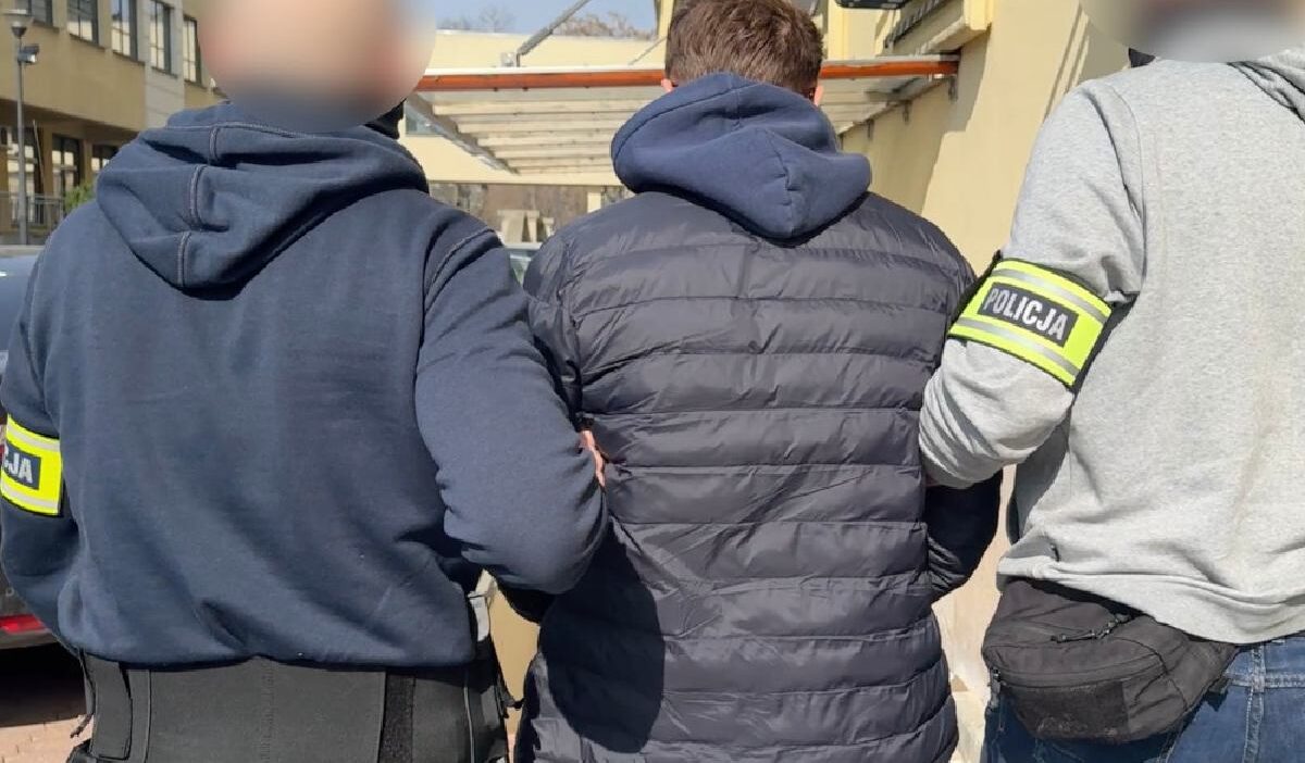 Polonya ve i̇talya'yı sarsan araç kayıt dolandırıcılığı operasyonunda 7 kişi gözaltında 1 Polonya ve i talya yi sarsan arac kayit dolandiriciligi operasyonunda 7 kisi gozaltinda 56911